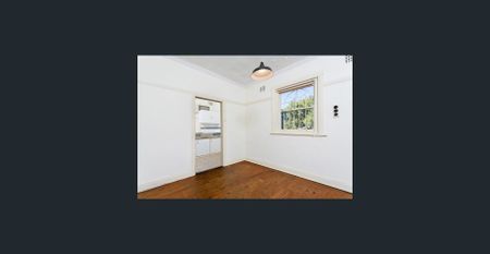 Quaint 2 Bedroom Home - Photo 2