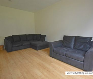 4 Bedroom Semi-Detached House - Photo 6