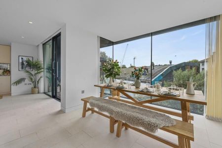 3 Bedroom Flat To Let - Photo 4