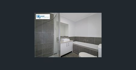 Spacious 4 Bedroom Townhouse in a Family-Friendly Location! - Photo 4