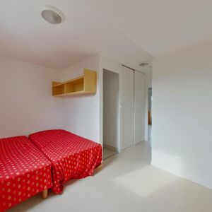 Location Appartement 1 pièce 24m² LA ROCHE POSAY 86270 - Photo 2