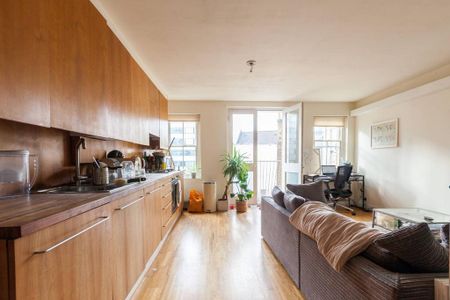 1 bedroom flat to rent - Photo 2