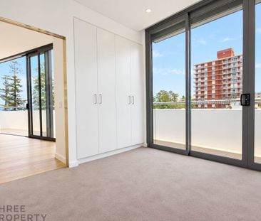 LUXURY IN WHARFSIDE - Photo 4
