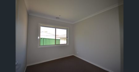 Modern & Low-Maintenance Home with Double Garage - Photo 5