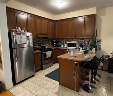 For Lease - 172 Vanhorne Close, Brampton, Ontario - Photo 6