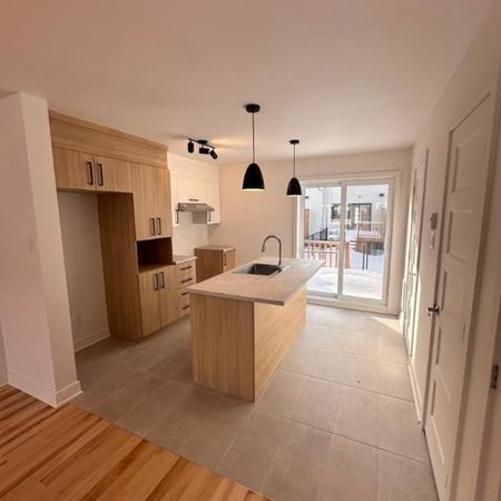 MAISON DE VILLE NEUVE À LOUER - SAINT-JACQUES - Photo 3