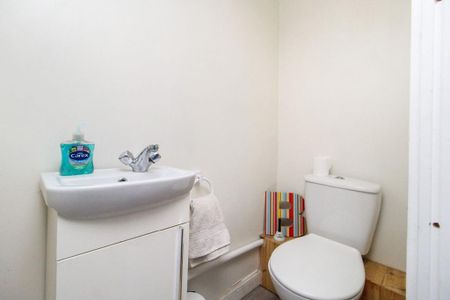 2 bedroom end of terrace house to rent - Photo 3