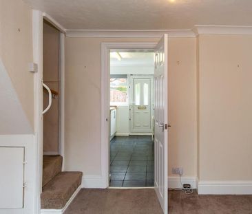 2 bedroom end of terrace house to rent - Photo 4