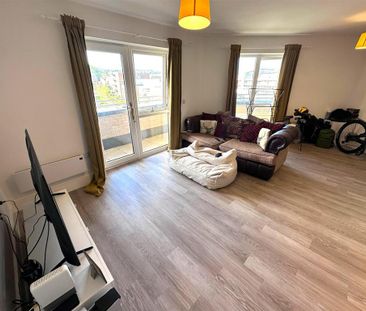 2 bedroom flat to rent - Photo 1