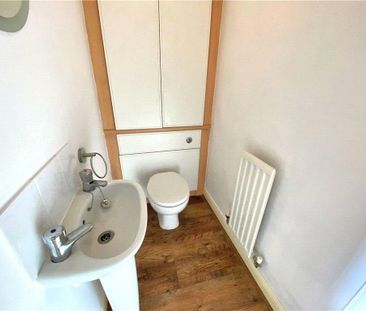 3 bedroom terraced house to rent - Photo 5