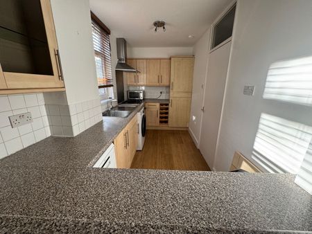 2 Bed Flat, Guildford Road, SW8 - Photo 5