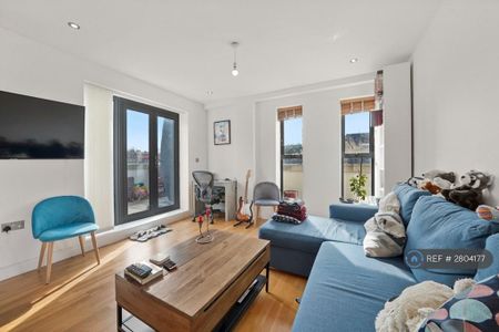 2 bedroom penthouse to rent - Photo 3