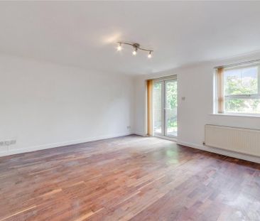 2 bedroom maisonette to rent - Photo 2