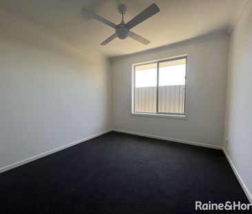 4 Bedroom Home Family Home! - Photo 3