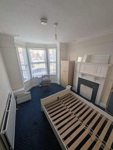 Room in a Shared House, Furness Road, M14 - Photo 5