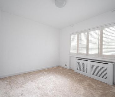 3 bedroom flat to rent - Photo 2