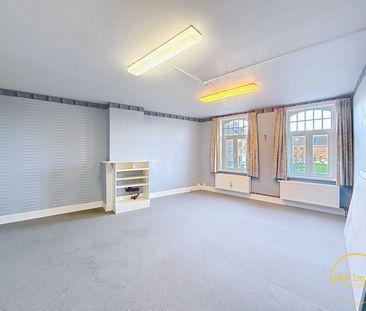 Te huur: Charmante rijwoning met authentieke gevel in het centrum v... - Photo 1