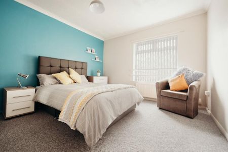 1 bedroom in a flat share to rent - Photo 2