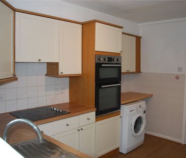 5 bedroom house to rent Lake Road, Chichester, PO19 - Photo 1