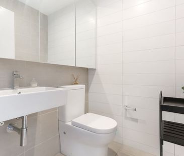 Modern Apartment Living Moments from Maroubra Beach - Photo 2