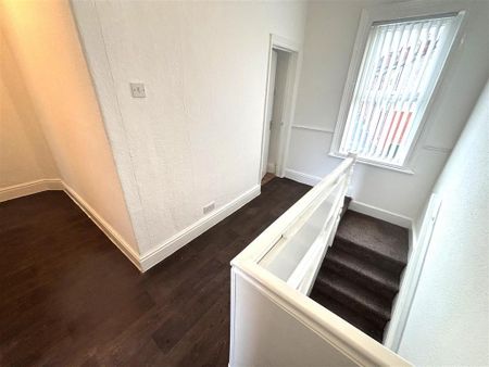 3 bedroom end of terrace house to rent - Photo 2