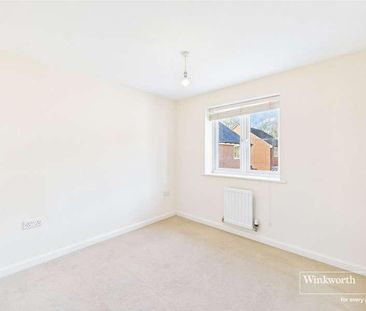 Roe Gardens, Three Mile Cross, Reading, RG7 - Photo 2