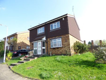 3 bedroom detached house to rent - Photo 3