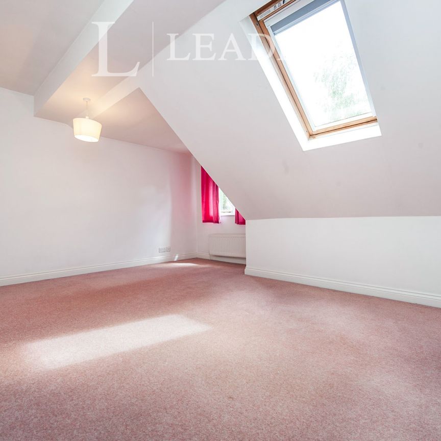 3 bedroom town house to rent Beaufort Court, Cirencester - Photo 1