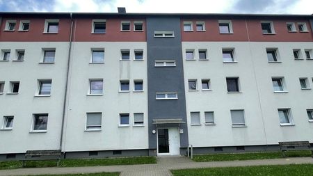 Ihre neue Wohlfühloase! Bezugsfertige 2,5-Raum Wohnung mit großem Balkon! - Photo 3