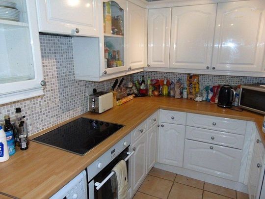 1 bedroom in a house share to rent - Photo 1