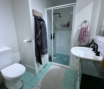2-bedroom shared unit, Crown Street - Photo 2