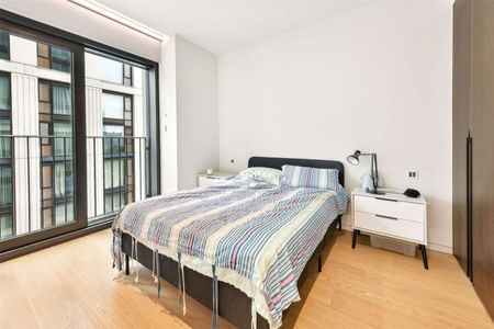 One bedroom apartment moments from Waterloo Station including spectacular leisure facilities. - Photo 2