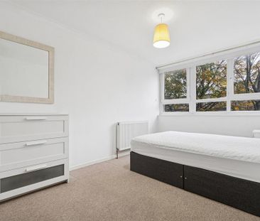 3 bedroom flat to rent - Photo 2