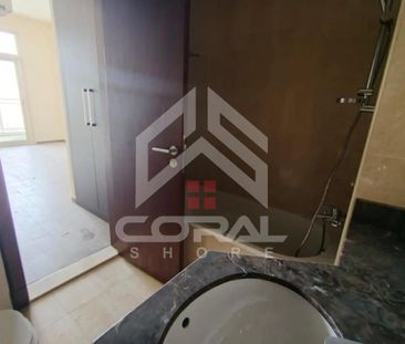 Pool View Spacious Ready to move in 2mins to metro - Photo 1