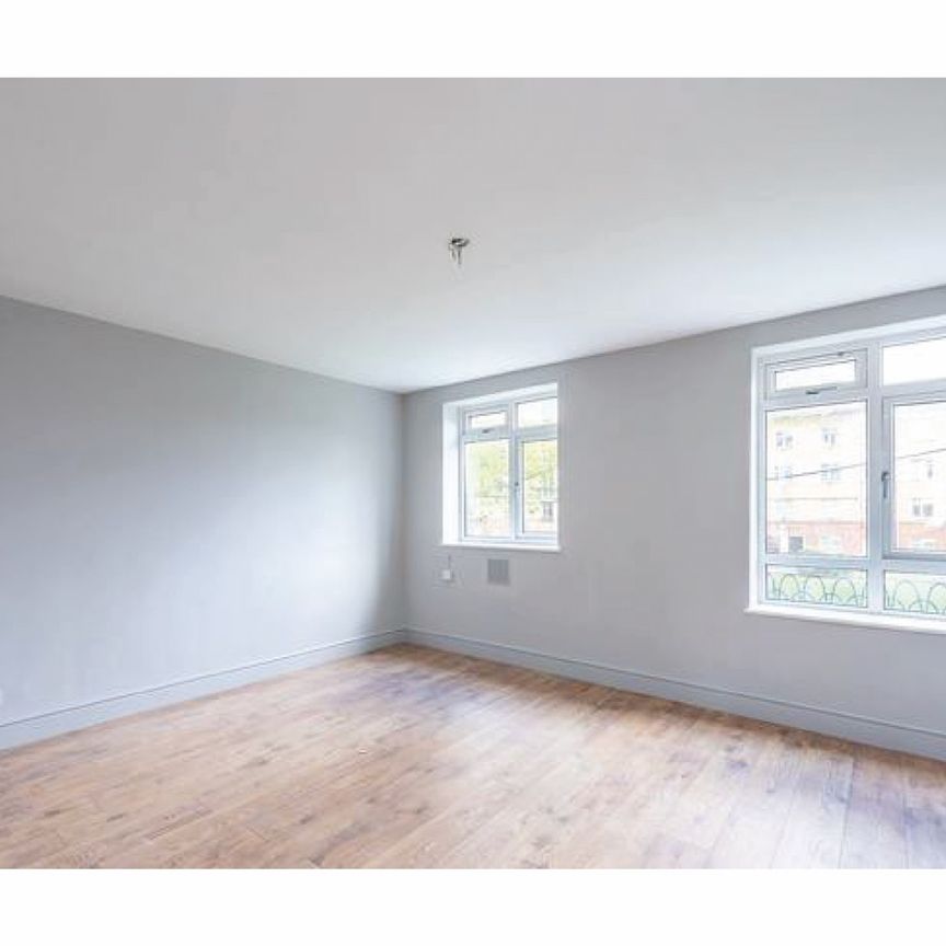 3 Bed Flat, Stafford Court, SW8 - Photo 1