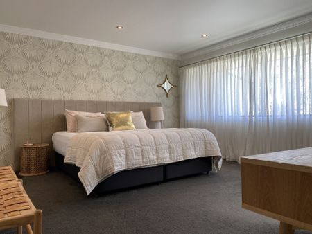 Glamourous rooftop penthouse - Photo 5