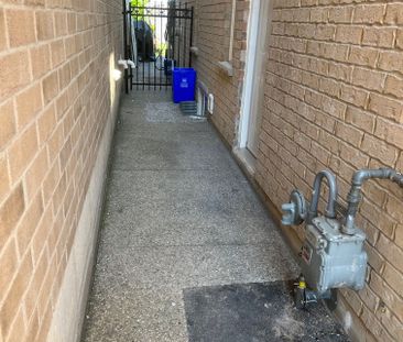 For Lease - 24 San Felice Lane, Hamilton, Ontario - Photo 3