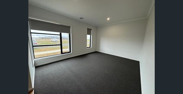 AS NEW! Luxury 28 Squares Family House with Twin Master Bedrooms - Photo 1