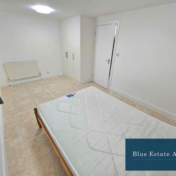 Wentworth Road, Southall, UB2 - Photo 1