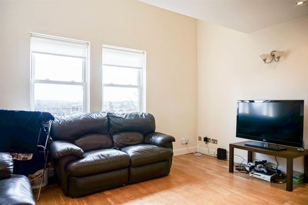 Flat 16, 10 Broomfield Cres, Headingley, Leeds, LS6 3DD - Photo 1