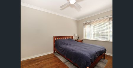 THORNLIE 3 X 1 HOME ON LARGE BLOCK FOR LEASE - Photo 3