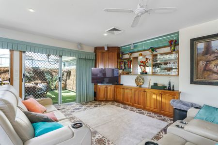 Centrally Located Loft Apartment - Photo 2