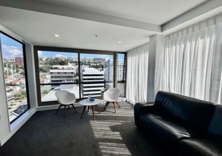 A light-filled penthouse retreat with west-facing sun and panoramic views in central Te Aro. - Photo 2