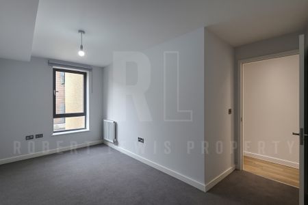 Modern Three Bedroom Modern Apartment – Foster Street, London, NW4 2FB - Photo 2