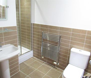 4 bedroom semi-detached house to rent - Photo 5