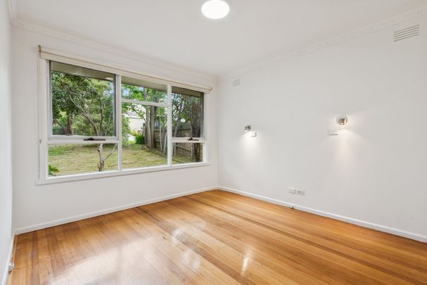 Freshly Painted Family Home in a Prime Doncaster East Location - Photo 1
