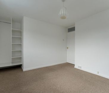 2 bedroom end of terrace house to rent - Photo 6