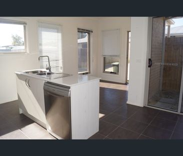 3/3 Gardenia Grove, Norlane, Vic 3214 - Photo 5