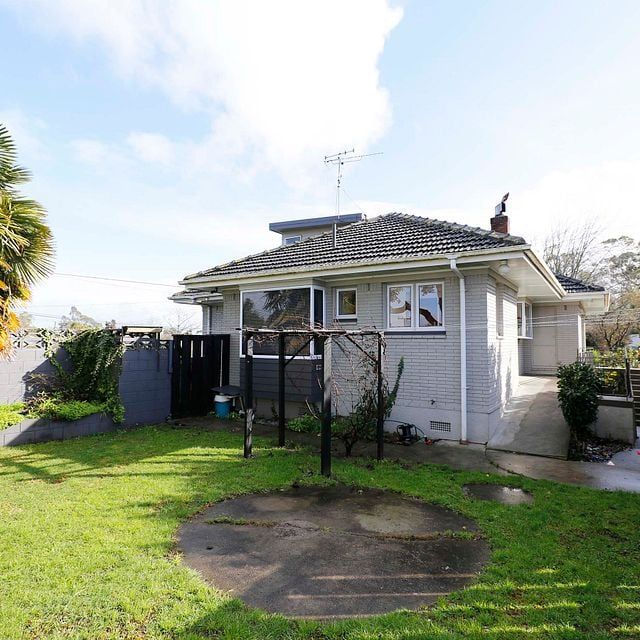 Sunny Family pet friendly home with an Avo tree - Photo 1