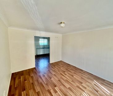 Single level home with 3 bedrooms - Photo 1